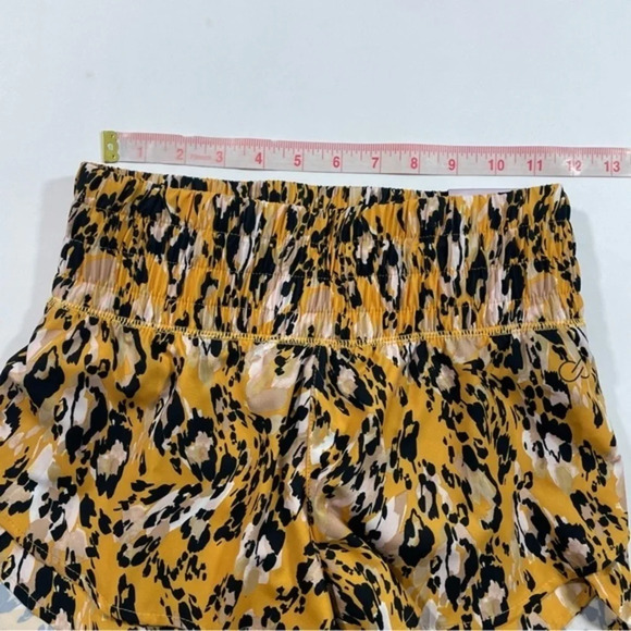 New Calia High Rise Petal Hem Shorts Lined XXS Animal Glowing Umber - Picture 5 of 6